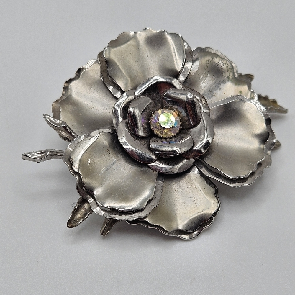 VINTAGE Matte Silver Tone 3D Flower Large Brooch Pin Rhinestone Accent